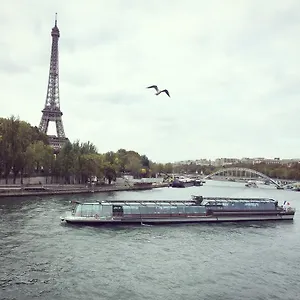 Апартаменты Eiffel Tower Champs De Mars, Париж